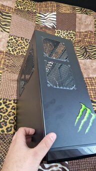 Predám PC skrinku Cooler Master + 600w zdroj EVGA + vetraky - 5