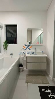 JKVreal ponúka na predaj priestranný 4-izbový holobyt s logg - 5