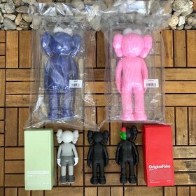 Kaws figúrka - 5