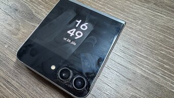 Samsung Z Flip 5 - na diely - 5