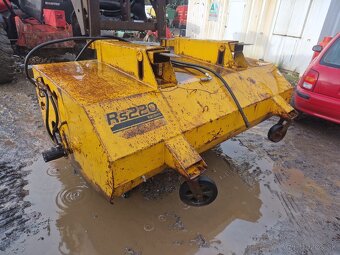 Zametacia kefa na traktor bager - 5
