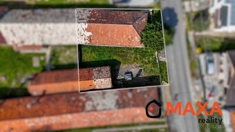 Slnečný pozemok s domom v obci Čereňany - 5