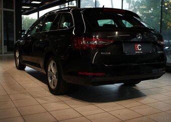 Škoda Superb 2.0 TDi DSG Combi nafta automat - 5