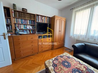 Predaj priestranného 5-izbového bytu v centre Komárna – Pető - 5