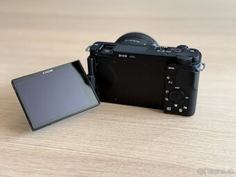 Sony Alpha ZV-E10 s objektívom  + Sony E PZ 16-50mm - 5