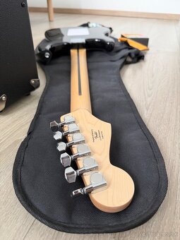 Fender Squier Sonic Stratocaster - 5