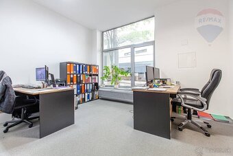 NA  PREDAJ: Reprezentatívny komerčný priestor pod hlavnou st - 5