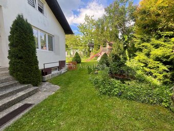 Rodinný dom s bazénom, altánkom, jazierkom, pozemok 617 m2,  - 5