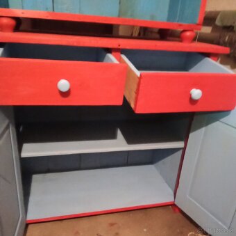 Zachovaly stary kredenc - 5