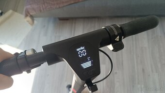 Elektrická kolobežka Aprilia ESR2 - 5