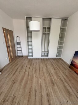 1.izbový byt Hlohovec s vlastným parkoviskom - 5