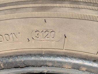 Predam 2ks pneu 215/65/r16C zimne Goodyear - 5