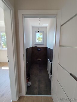 NA PREDAJ 3x NOVOSTAVBA LEVICE- ČASŤ MALÝ KIAR - 5