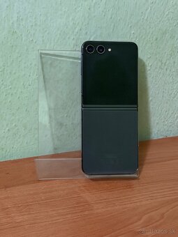PREDANÉ Dobrý deň Ponúkam na predaj Samsung Galaxy Z Flip 5 - 5