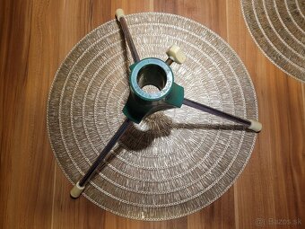 Predám 2 pevné, kovové stojany na vianočné stromčeky - 5