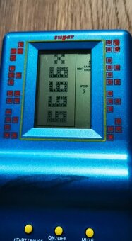 Predám retro Hru Brick game E - 9999 in 1 - 5