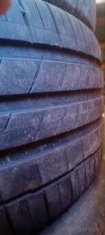 Pneu 285/45 R21 - 5
