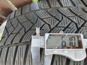 Predám zimné pneu značky Dunlop 205/60 - 5