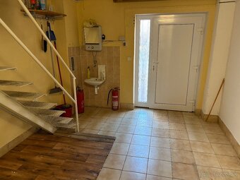 Obchodný priestor námestie, 80m2, 500€ - 5