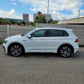 VW Tiguan 2.0 TDI 190k 4MOTION R Line Highline Panorama
- 5