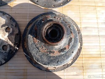 Predám stredy kolies na čz 125/150 c - 5