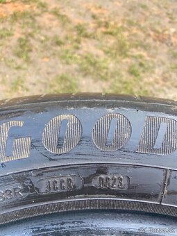 Predám letné Pneu  215/55r17 5mm - 5