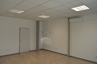 Kancelária s kuchynkou a parkovaním na prízemí - 5