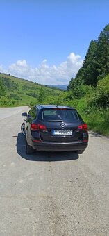 Opel Astra Sports Tourer (2011) - 5