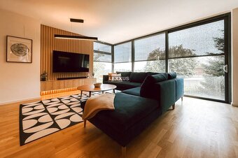 | Dizajnový 3 izbový byt s 2 terasami a garážou na Kolibe - 5