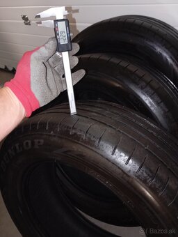 Predám letné pneumatiky Dunlop 235/60 R18 - 5