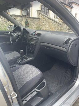 Škoda Octavia II 1.6 75kW, r. 2008 – NOVÁ STK, BEZ KORÓZIE
- 5