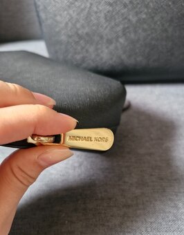 NOVA Michael Kors kozmeticka taska a cierno zlata kabelka - 5