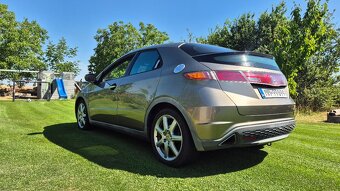 Honda Civic 8 g. - 5