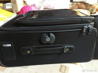 Predam lacno_ kufor cierny, pouzivany- za 7 Eur znackovy - 5
