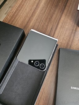 Samsung Galaxy Z Flip5 8GB/512GB Fialový - 5