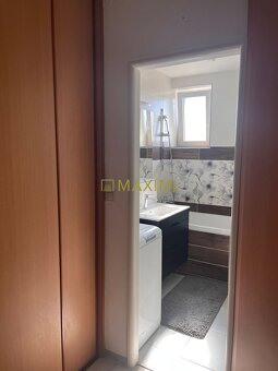 Moderný 2 izbový byt na Južnej ulici, klimatizácia, stačí sa - 5