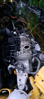 Predám len v celku volkswagen fox 1.2 - 5