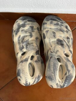 YEEZY FOAMRUNNERS CAMOUFLAGE 40,5 - 5