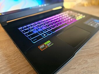 MSI Katana AI 17" R7 8845HS/RTX 4060 8GB/16GB DDR5/1TB SSD - 5