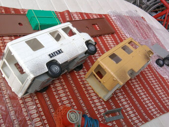 Staré Retro HRAČKY s káblovým ovládaním na baterie - 5