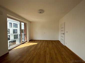 NA PRENÁJOM, KRÁSNY 3 I BYT S PARKOVACÍM STÁTIM, SVIT - 5