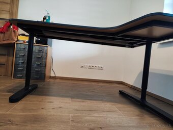 Rohovy stol IKEA BEKANT - 5