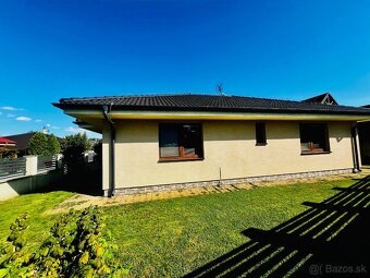 PRIESTRANNÝ BUNGALOV S GARÁŽOU NA PEKNOM ROŽNOM POZEMKU - 5