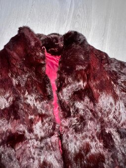 pravy zimny kozusinovy kabat-kozuch burgundy - 5