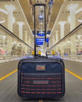 Predám nový cestovný kufor Carry On Red Bull Racing X Built - 5