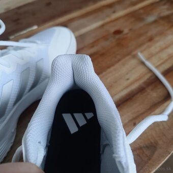 Halovky Adidas 37 1/3 - 5