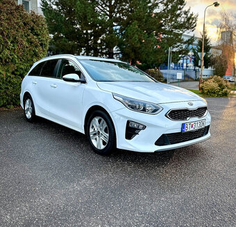 Kia Ceed kombi benzín Automat 2021 Slovensko - 5