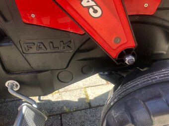 Šľapací traktor s nakladačom, bagrom a vlečkou - 5