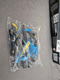 LEGO Technic 42095 na diaľkové – RC Stunt Racer - 5