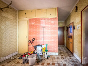 Na predaj priestranný 3-izbový tehlový rodinný dom v centre - 5